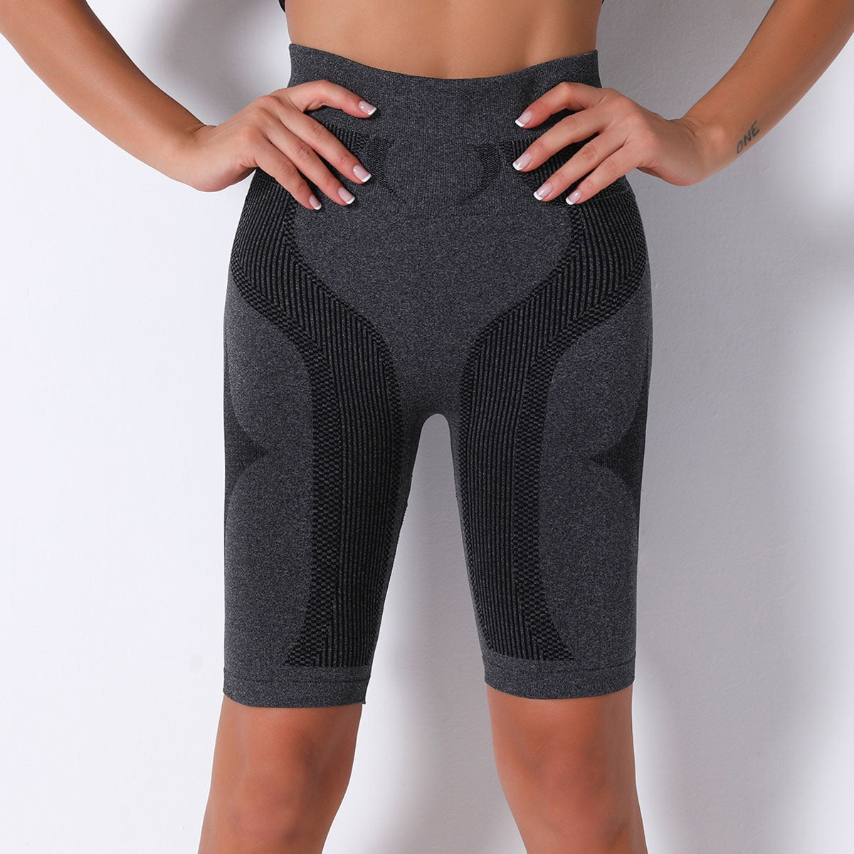 MIRA: Solide, elastische, knielange Running und Fitness Shorts