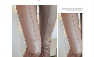 LAILA: Elastische, leichte Faux Leder Leggings